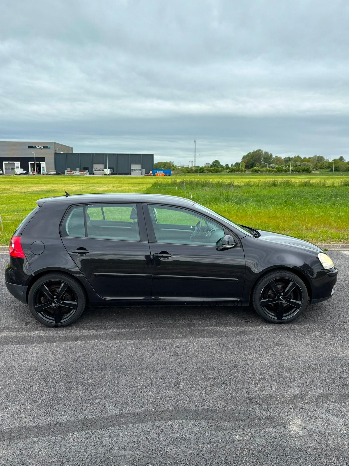 Volkswagen Golf 1.6 Zwart, Voorwielaandrijving, 15 km/l, 4 cilinders, 620 kg