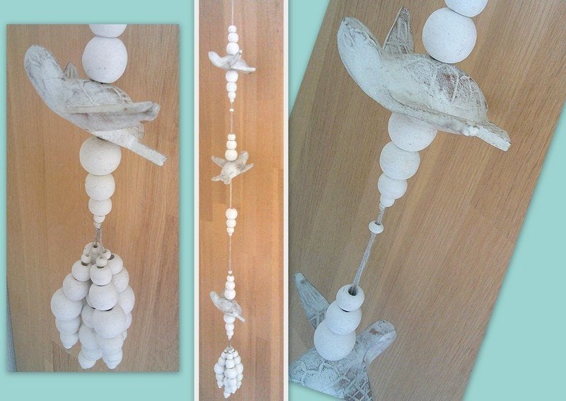 Witte lange houten seahanger schilpadjes met witte kralen, Huis en Inrichting, Woonaccessoires | Overige, Hout, Gebruikt, Overige stijlen