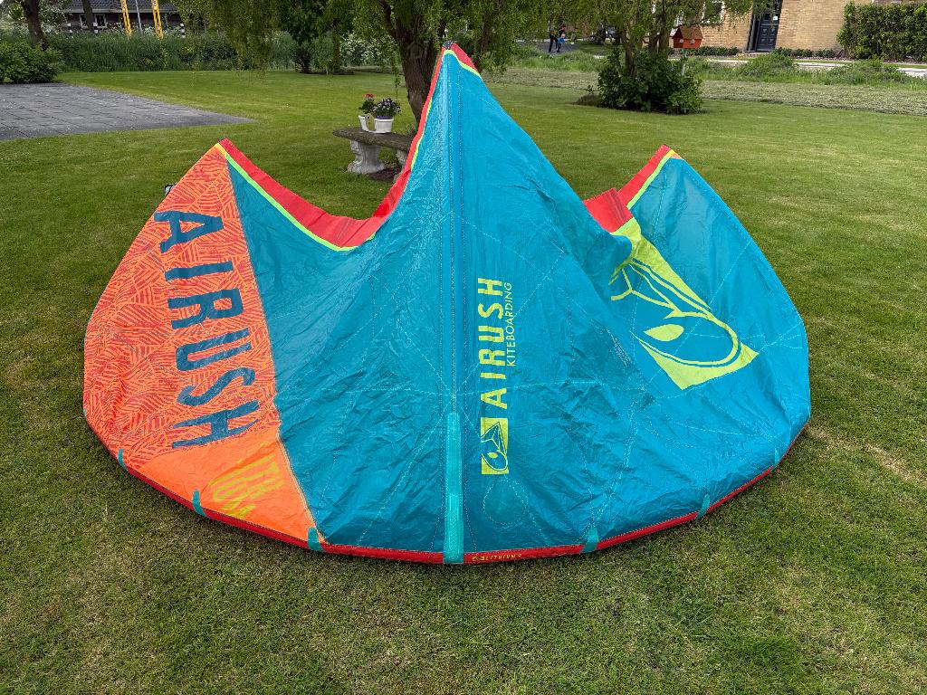 Airush Lithium 9M Kite 2017 – Goede gebruikte staat, Watersport en Boten, Kitesurfen, Gebruikt, 9 m², Geen board, Ophalen of Verzenden