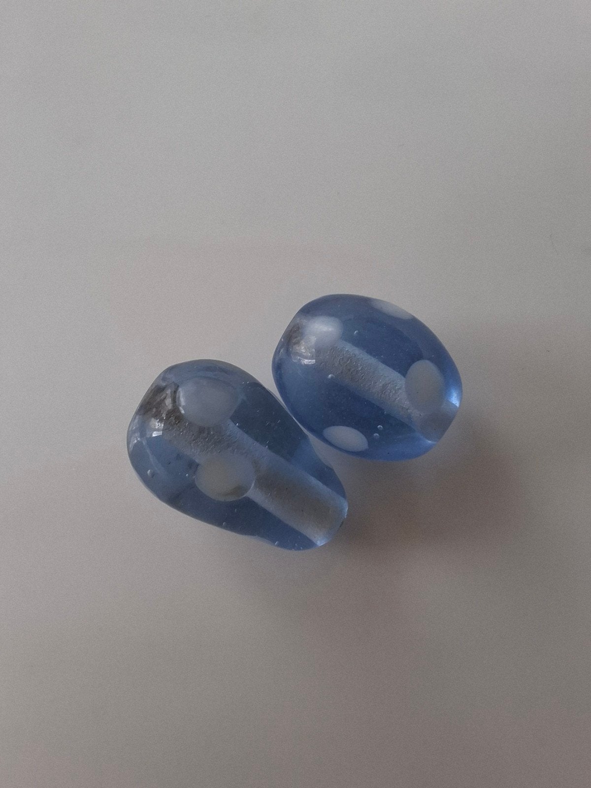 2 stuks lampwork glaskralen wit lichtblauw blauw kralen, Kraal, -, -, Nieuw