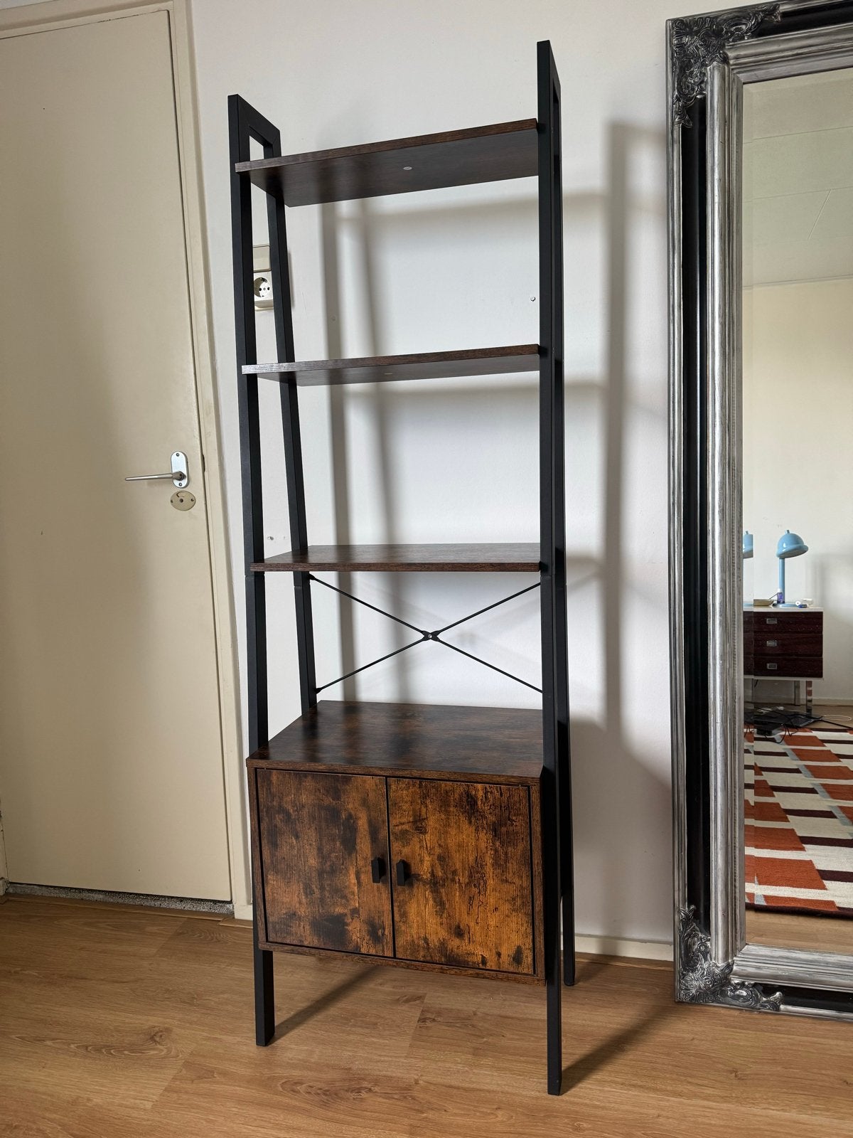 Boekenkast met planken en deuren, Industrieel design, Ophalen, 50 tot 100 cm, Zo goed als nieuw, 150 tot 200 cm