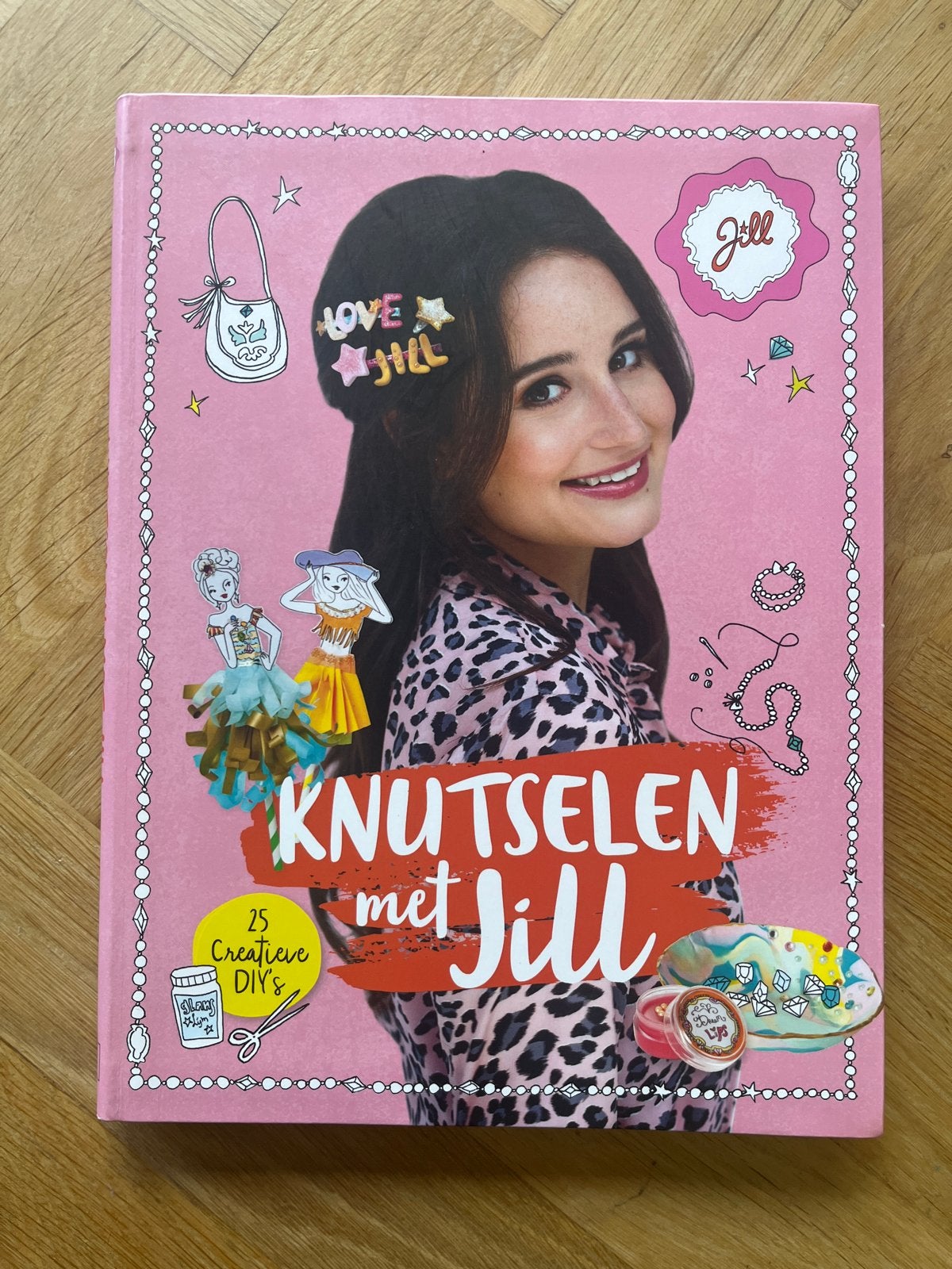 Knutselen met Jill - 25 Creatieve DIY's, Roze, Overige thema's, Ophalen of Verzenden, Zo goed als nieuw