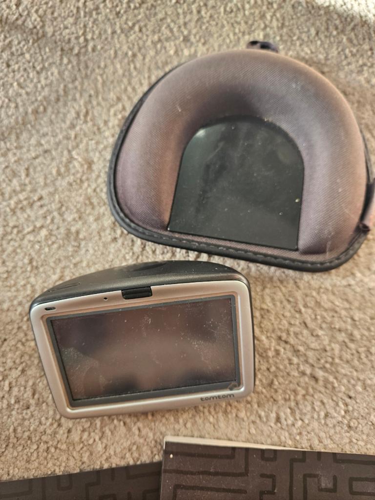 TomTom GO Navigatiesysteem met accessoires, Auto diversen, Autonavigatie, Ophalen of Verzenden, Gebruikt