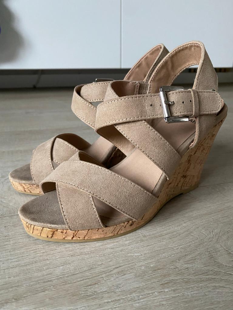 Poelman Sleehakken taupe - Maat 36 - Nieuw, Kleding | Dames, Schoenen, Beige, Nieuw, Sandalen of Muiltjes, Ophalen of Verzenden