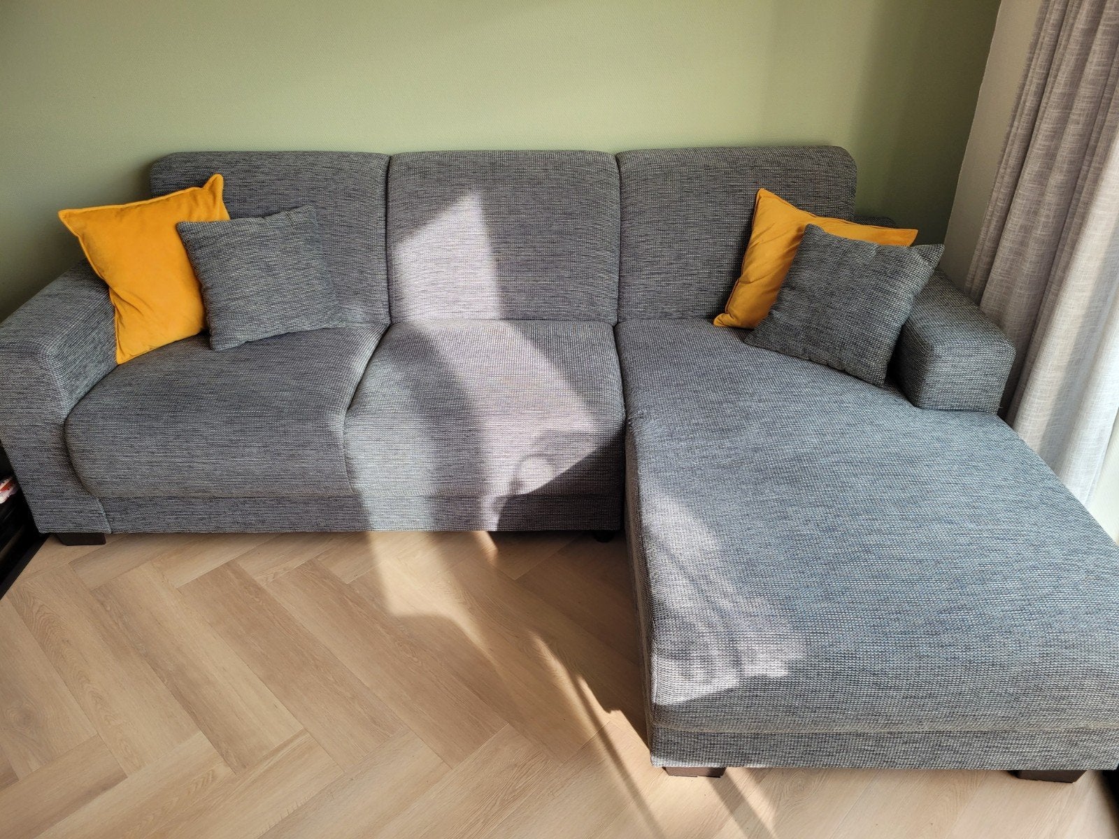 Comfortabele grijze hoekbank met chaise longue, Ophalen, Zo goed als nieuw, Stof, Modern