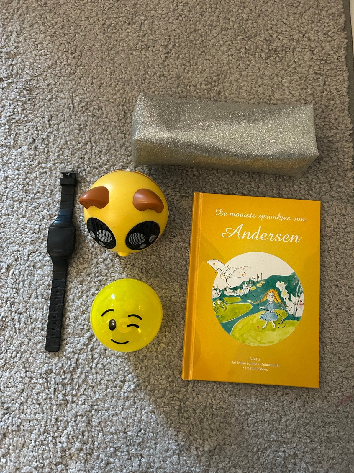 Sprookjesboek, speakers, horloge en etui, Boeken, Ophalen, Zo goed als nieuw