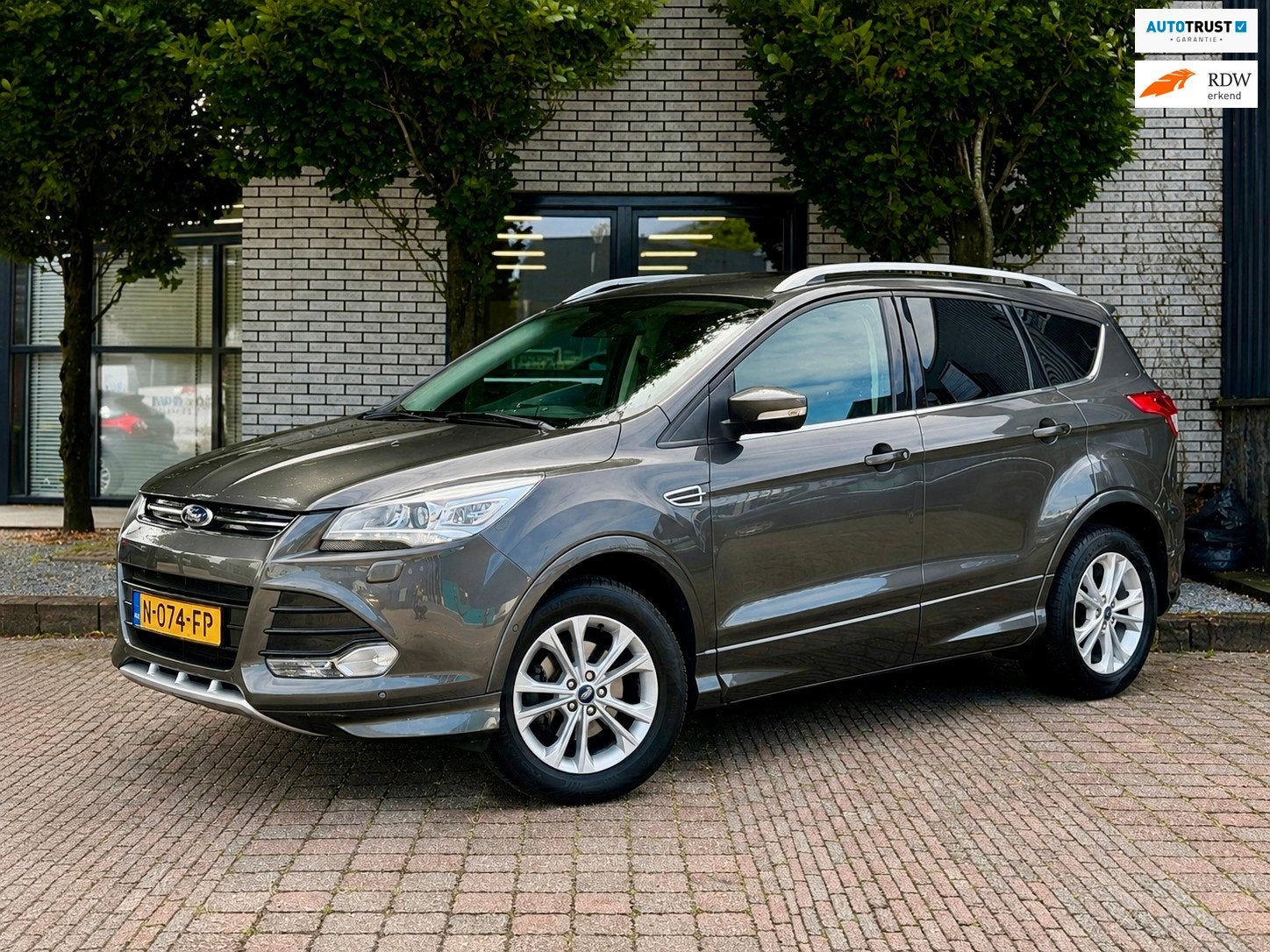 Ford Kuga 1.5 Titanium Plus LED Verlichting|Navi|CarPlay|PDC, 4 cilinders, Leder en Stof, Bedrijf, Handgeschakeld