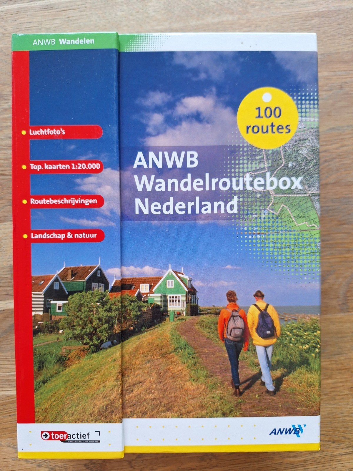 ANWB Wandelroutebox Nederland - 100 routes, Fiets- of Wandelgids, Ophalen of Verzenden, Zo goed als nieuw, ANWB