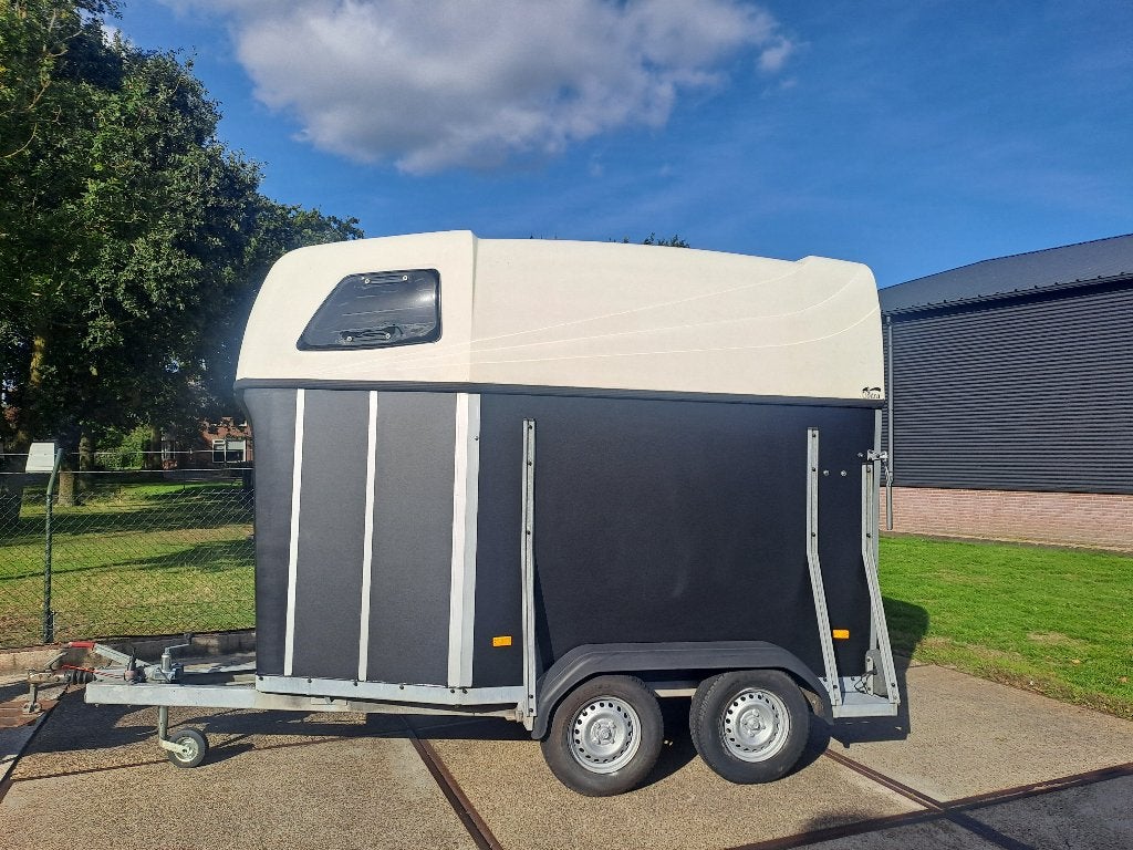 Nieuw opgebouwde hotra 1.5 paardstrailer met kunststof bodem, Ophalen, Zo goed als nieuw, Hout, 2-paards trailer