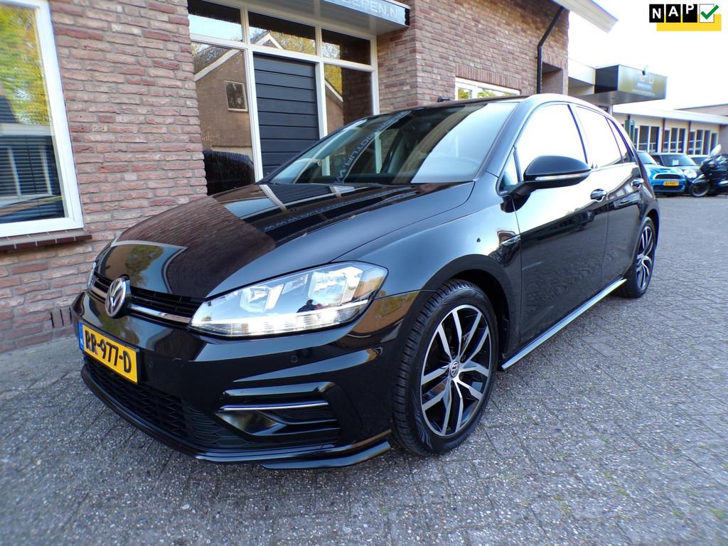 Volkswagen Golf 1.0 TSI Comfortline R-Line Automaat / Navi, Stof, Gebruikt, 620 kg, Zwart