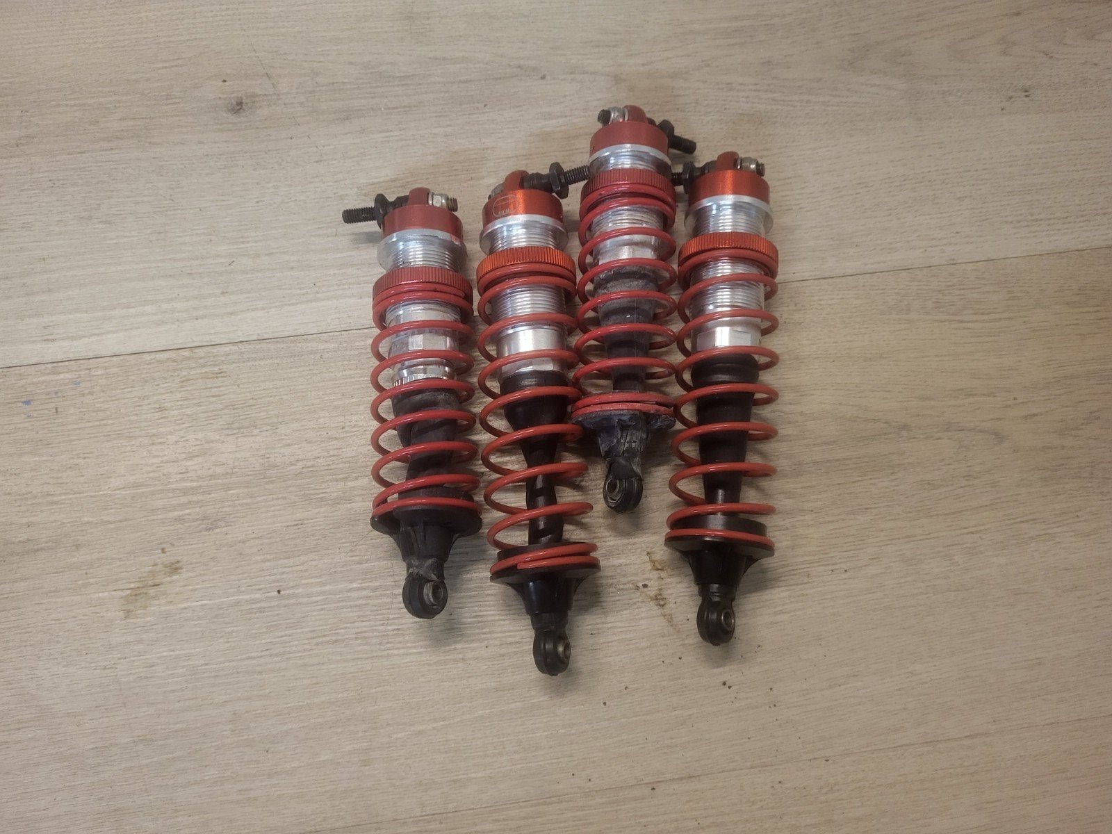 losi 5ive T schokbrekers, Hobby en Vrije tijd, Benzine, Ophalen of Verzenden, Zo goed als nieuw, Onderdeel