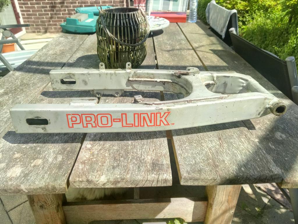 Te koop aangeboden achtervork van een Honda Dominator nx650., Ophalen of Verzenden