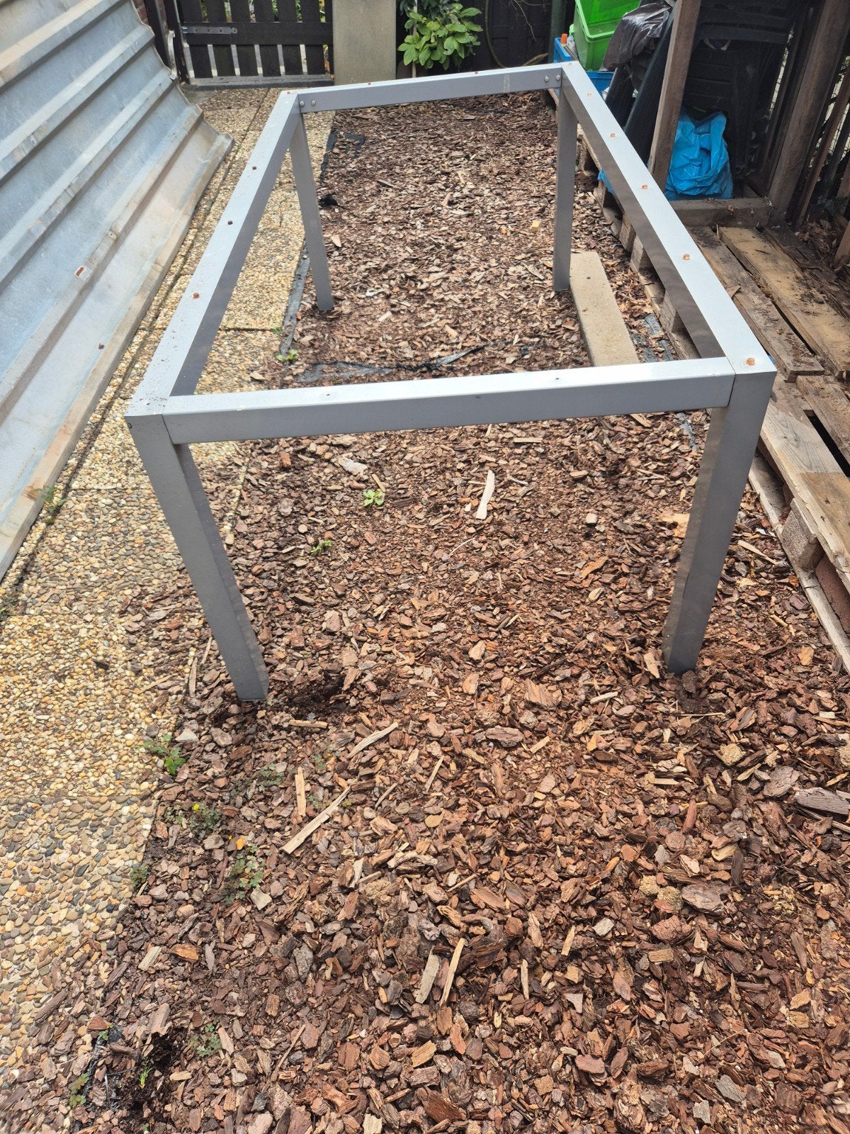 voor de handige  klusser : aluminum onderstel voor tuintafe., Ophalen, Gebruikt