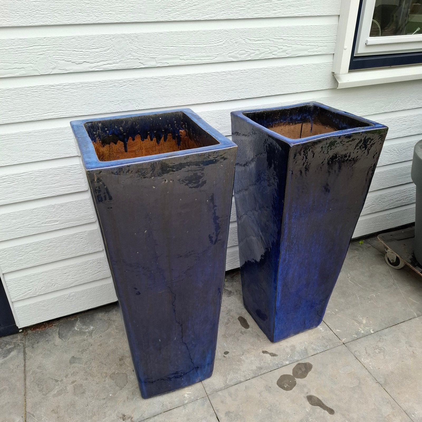 2 hoge blauw geglazuurde plantpotten/tuinvazen., Tuin en Terras, Bloembakken en Plantenbakken, Ophalen, Steen, Gebruikt, Vierkant