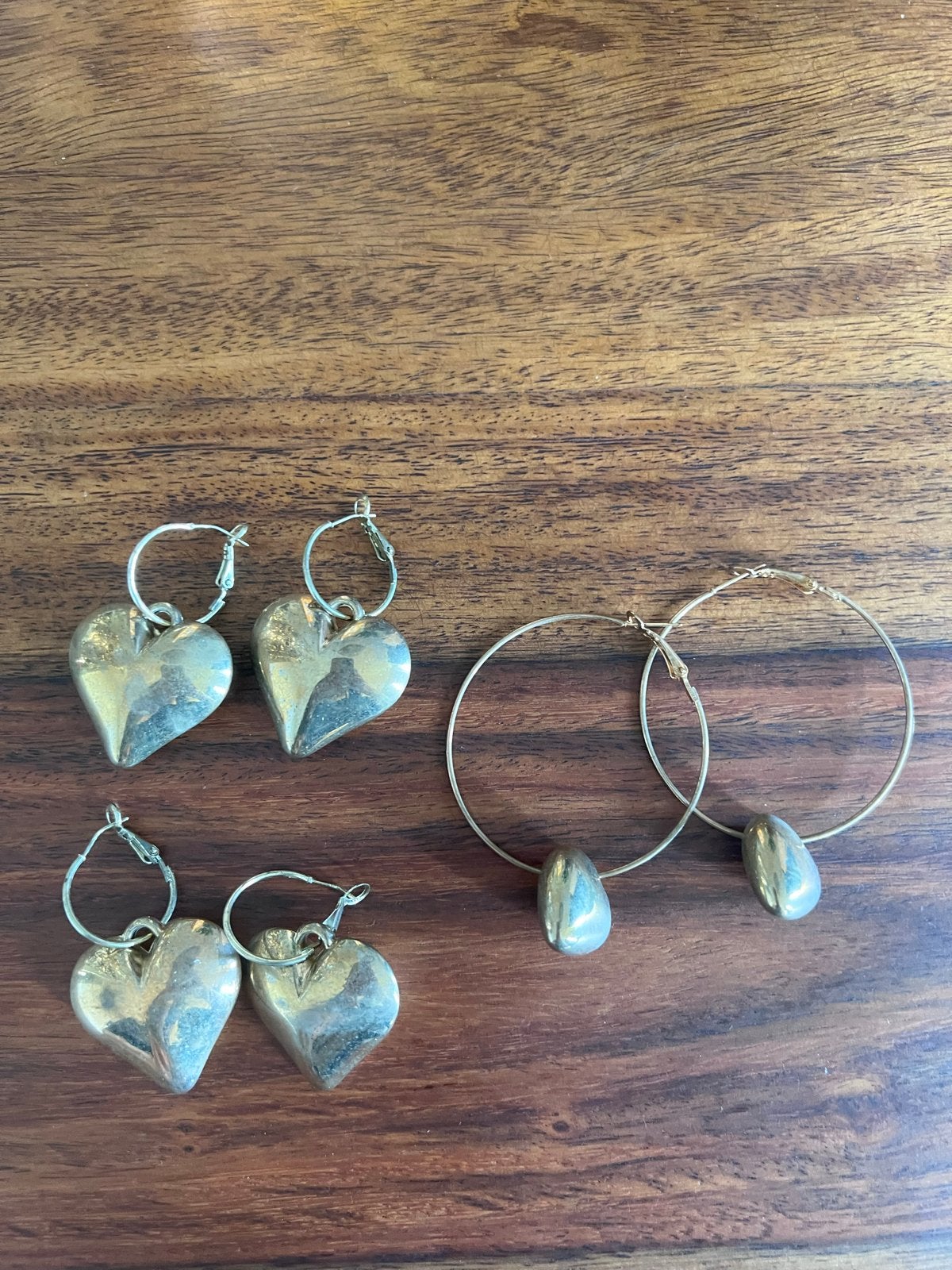 Goudgekleurde oorbellen: 2 paar hartjes en 1 paar ringen, Sieraden, Tassen en Uiterlijk, Ophalen of Verzenden, Gebruikt, Goud