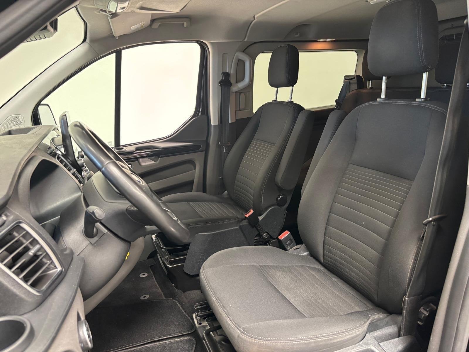 Ford Transit Custom 300 2.0 TDCI L2H1 Limited Dubbele Cabine, Stof, Euro 6, 4 cilinders, 129 pk