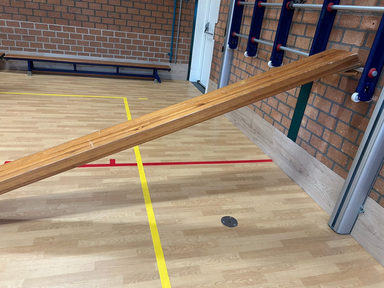 Gymzaal banken - 2 stuks, 3 meter lang, Ophalen, Gebruikt