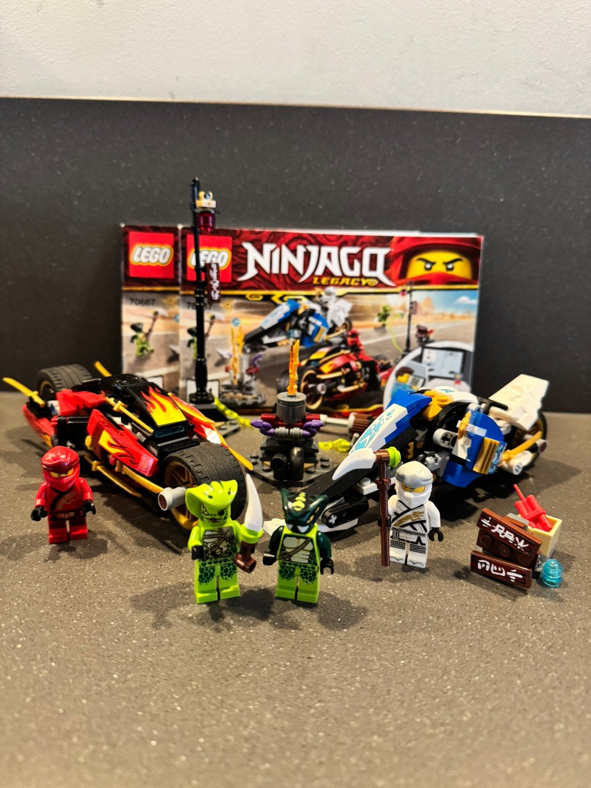 LEGO Ninjago Zwaardmotor Kai & Sneeuwscooter Zane - 70667, Compleet, Lego, Ophalen of Verzenden, Zo goed als nieuw