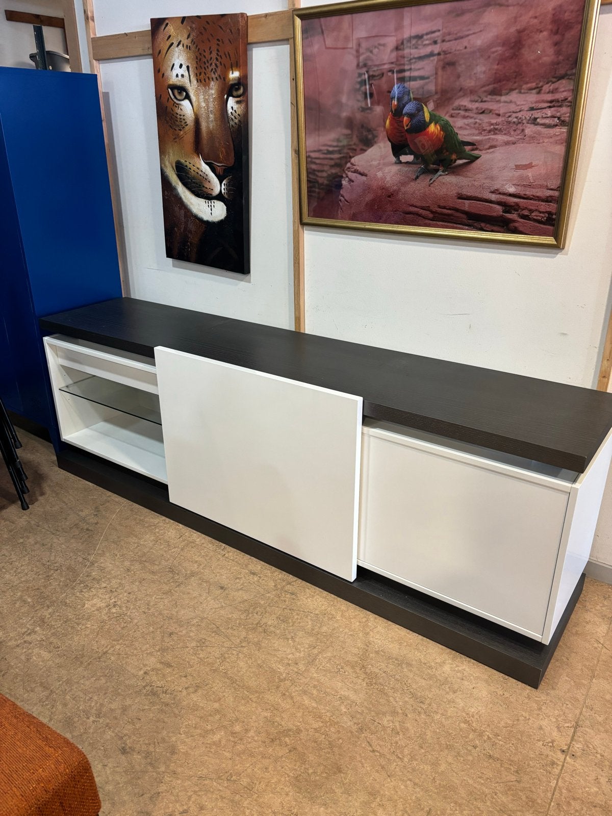 Design dressoir van Bommel zo goed als nieuw met licht, Ophalen, Zo goed als nieuw, 200 cm of meer, 25 tot 50 cm