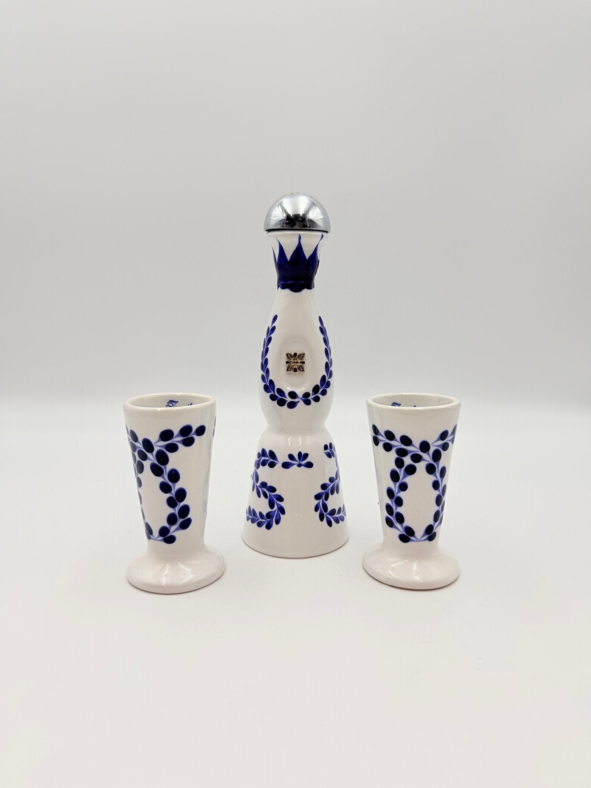Clase Azul Tequila Fles met Shotglaasjes Cadeauset, Meerkleurig, Ophalen of Verzenden, Zo goed als nieuw, Modern