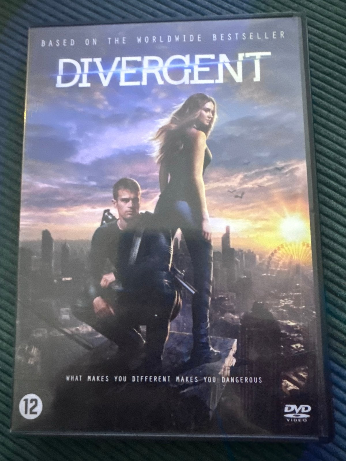Divergent DVD - Actie/Thriller Sci-Fi film, Nederlands, Actiethriller, Ophalen of Verzenden, Zo goed als nieuw