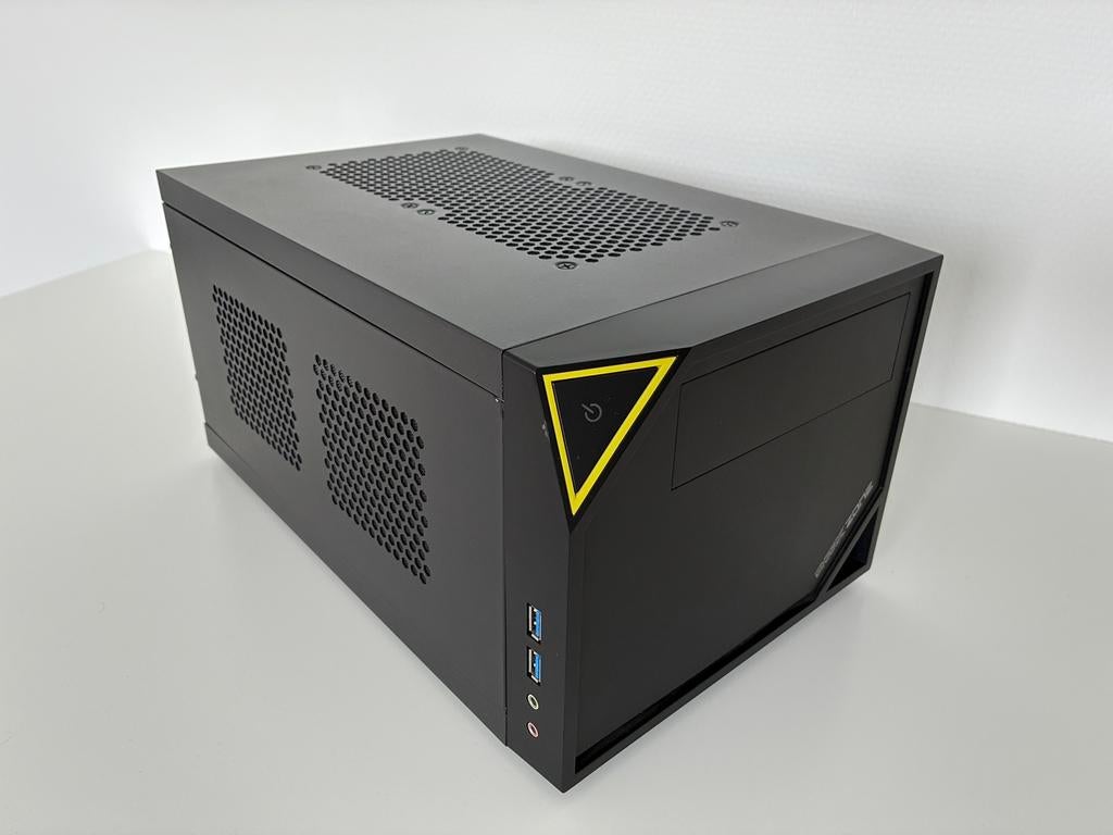 2 x Sharkoon Shark Zone PC case + voeding, Computers en Software, Computerbehuizingen, Ophalen of Verzenden, Gebruikt