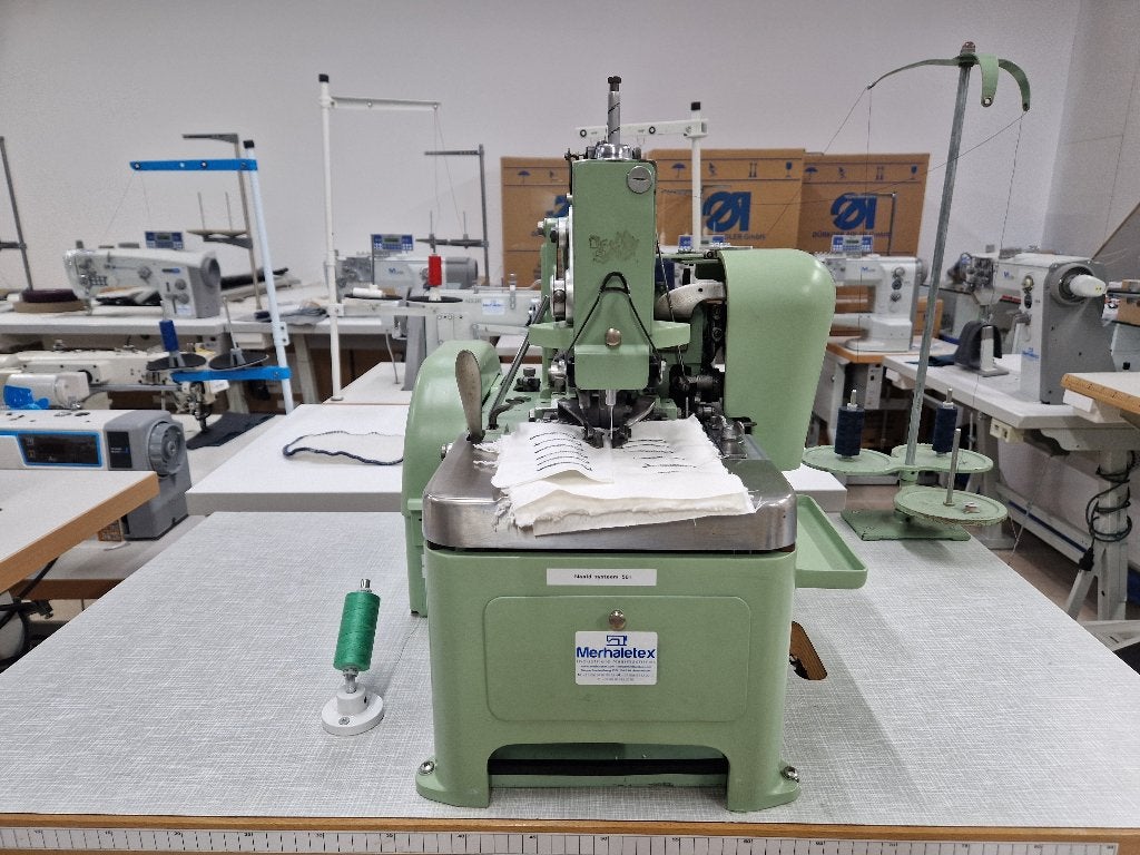 reece 101 oogknoopgaten machine zo goed als nieuw 4, Zo goed als nieuw, Lockmachine, Industrieel, Ophalen