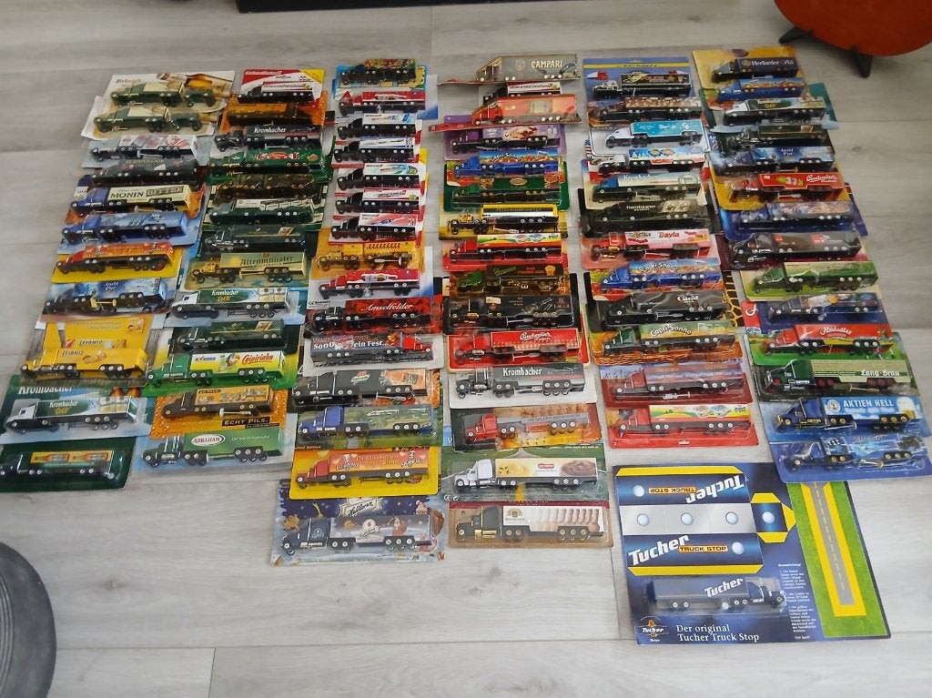 grote partij model vrachtwagens ongeveer 220 stuks, Overige merken, 1:50 of kleiner, Nieuw, Ophalen of Verzenden