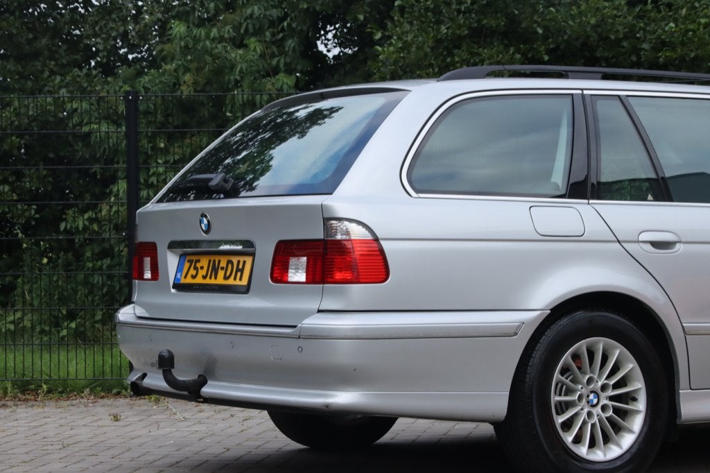 BMW E39 520i Touring 2002 Automaat!!! Nette auto!!!, Auto's, Achterwielaandrijving, Zwart, Traction-control, 170 pk