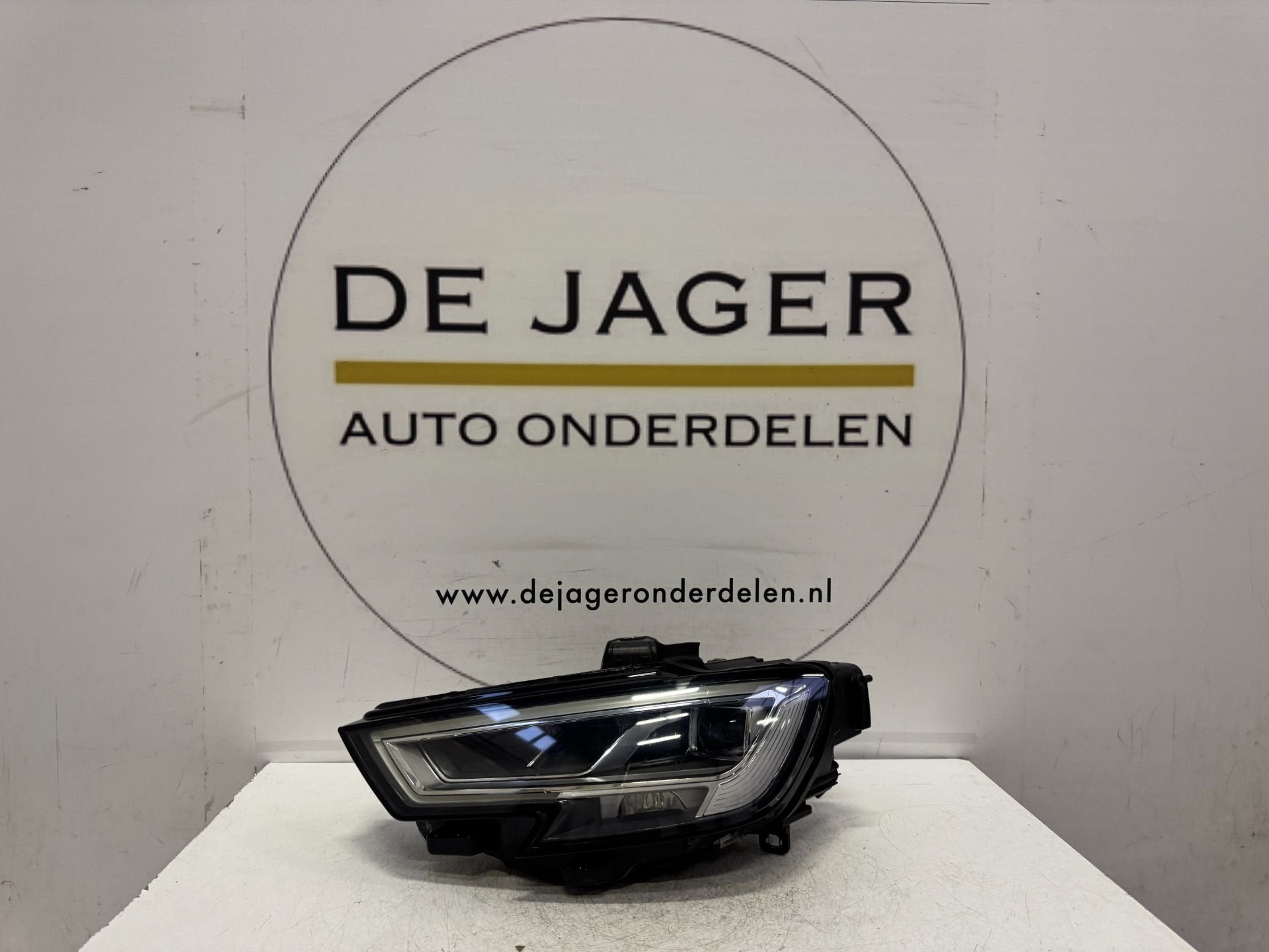 AUDI 8V A3 FACELIFT VOL LED KOPLAMP LINKS 8V0941033C, Gebruikt, AUDI AG, Auto-Union-Strasse 1
85045  Ingolstadt, DE, Kundenbetreuung@audi.de