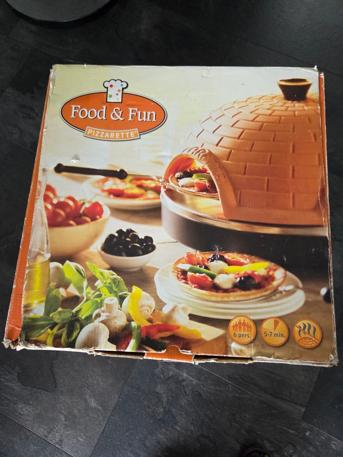 Pizzarette 6 persoons met stenen kap van het merk Food &Fun, Ophalen, 4 t/m 7 personen