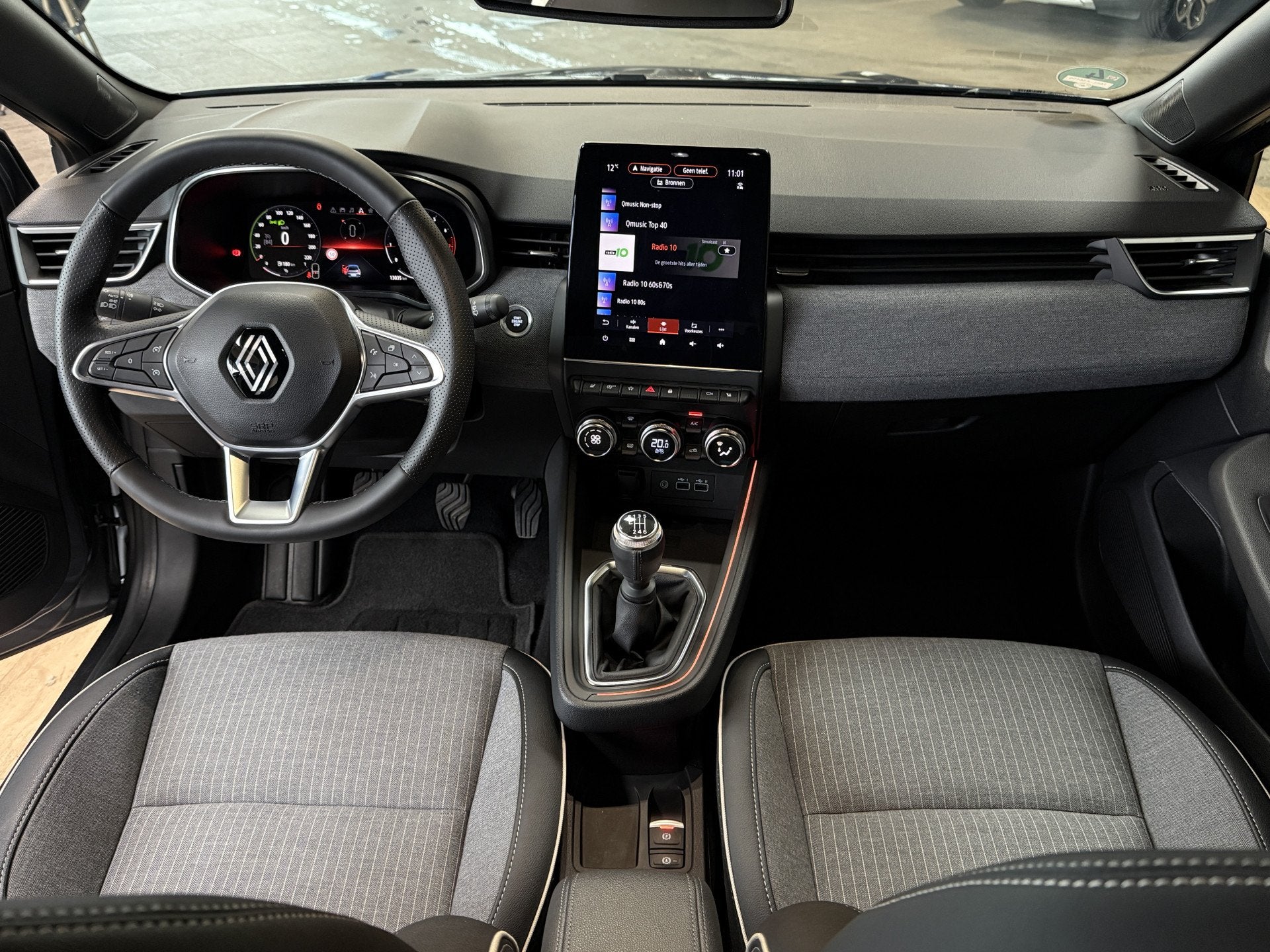 Renault Clio 1.0 TCe 90 GPF Techno | Groot Navi | 360 | 17", Auto's, Renault, Voorwielaandrijving, Gebruikt, Zwart, Leder en Stof
