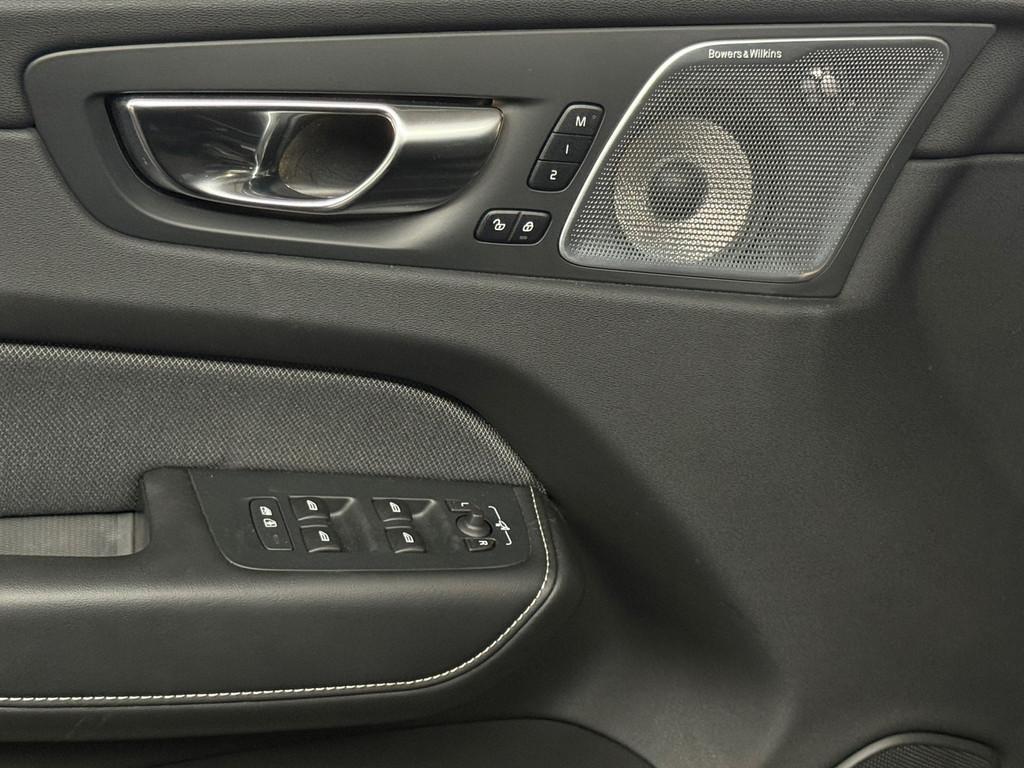 Volvo XC60 2.0 T8 Plug-in hybrid AWD Ultra Dark Pano Trekhaa, Auto's, Volvo, Automaat, Gebruikt, 4 cilinders, Bedrijf