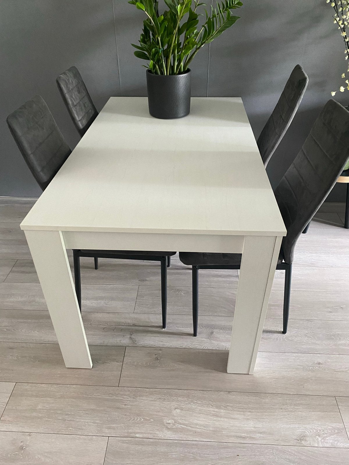 Witte eettafel met 4 suède stoelen - 80x140x75cm, Huis en Inrichting, Tafels | Eettafels, Ophalen, Overige materialen, Gebruikt