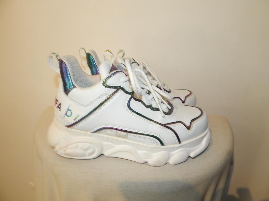 Buffalo stoere sneakers wit met regenboog accenten 41