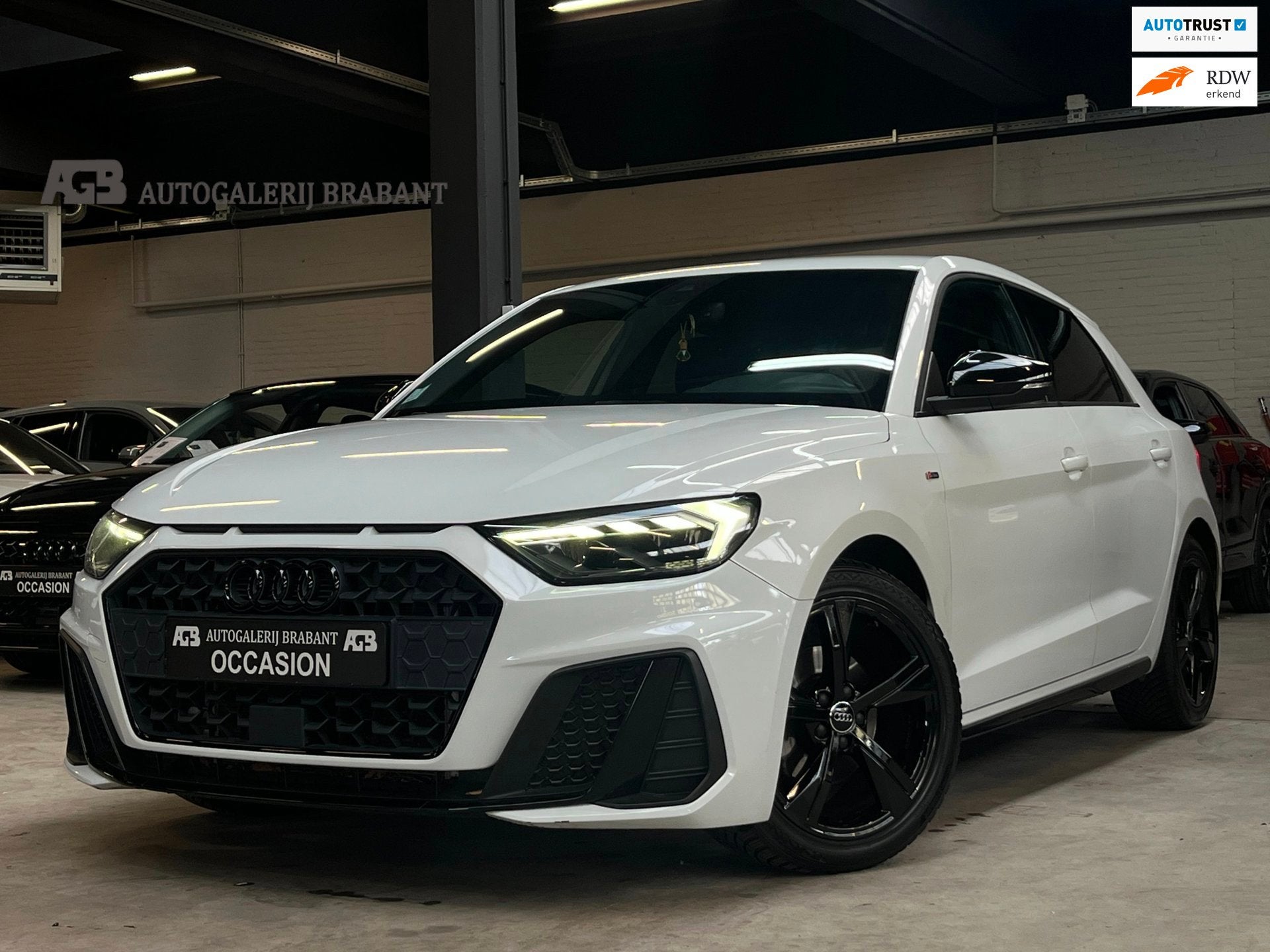 Audi A1 Sportback 35 TFSI S Line Carplay/Virtual/Automaat, Auto's, Zwart, 4 cilinders, Leder en Stof, Wit