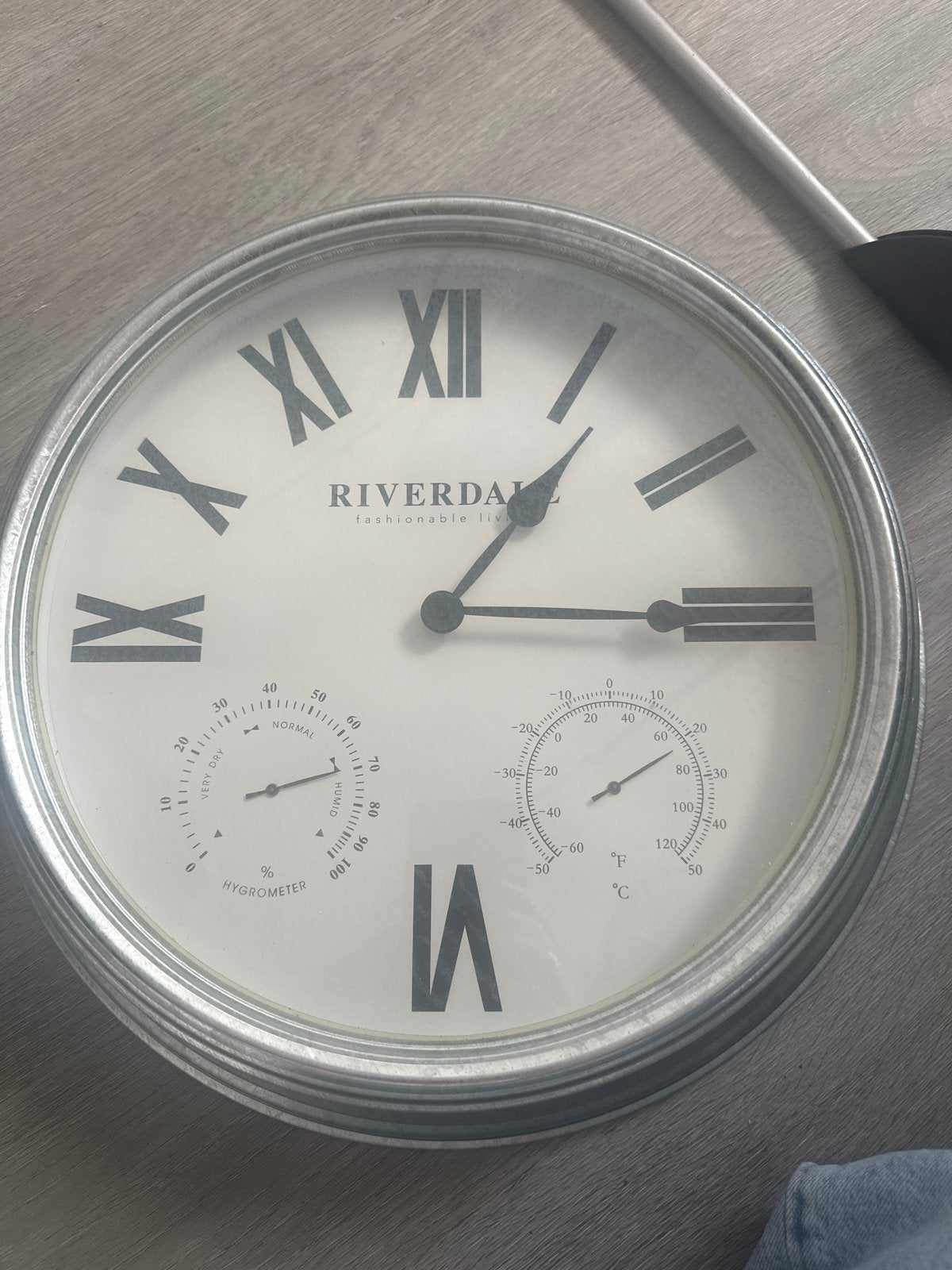Riverdale Wandklok met Thermometer en Hygrometer, Analoog, Ophalen of Verzenden, Zilver, Overige merken