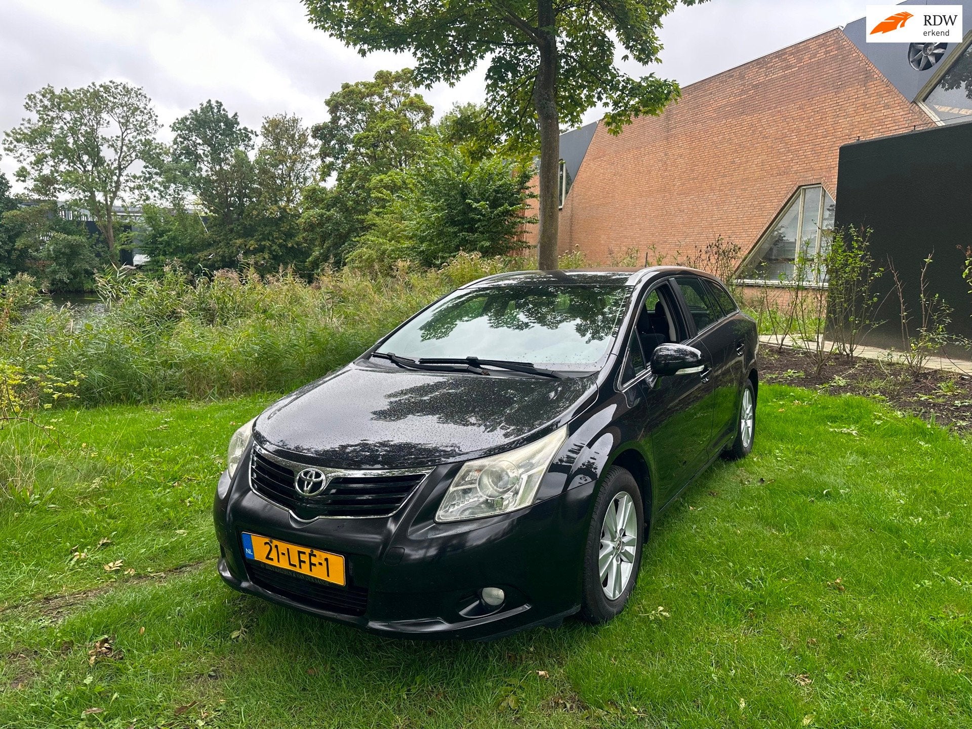 Toyota Avensis Wagon 1.8 VVTi Business Airco Navi Cruise, 15 km/l, 4 cilinders, Zwart, Origineel Nederlands