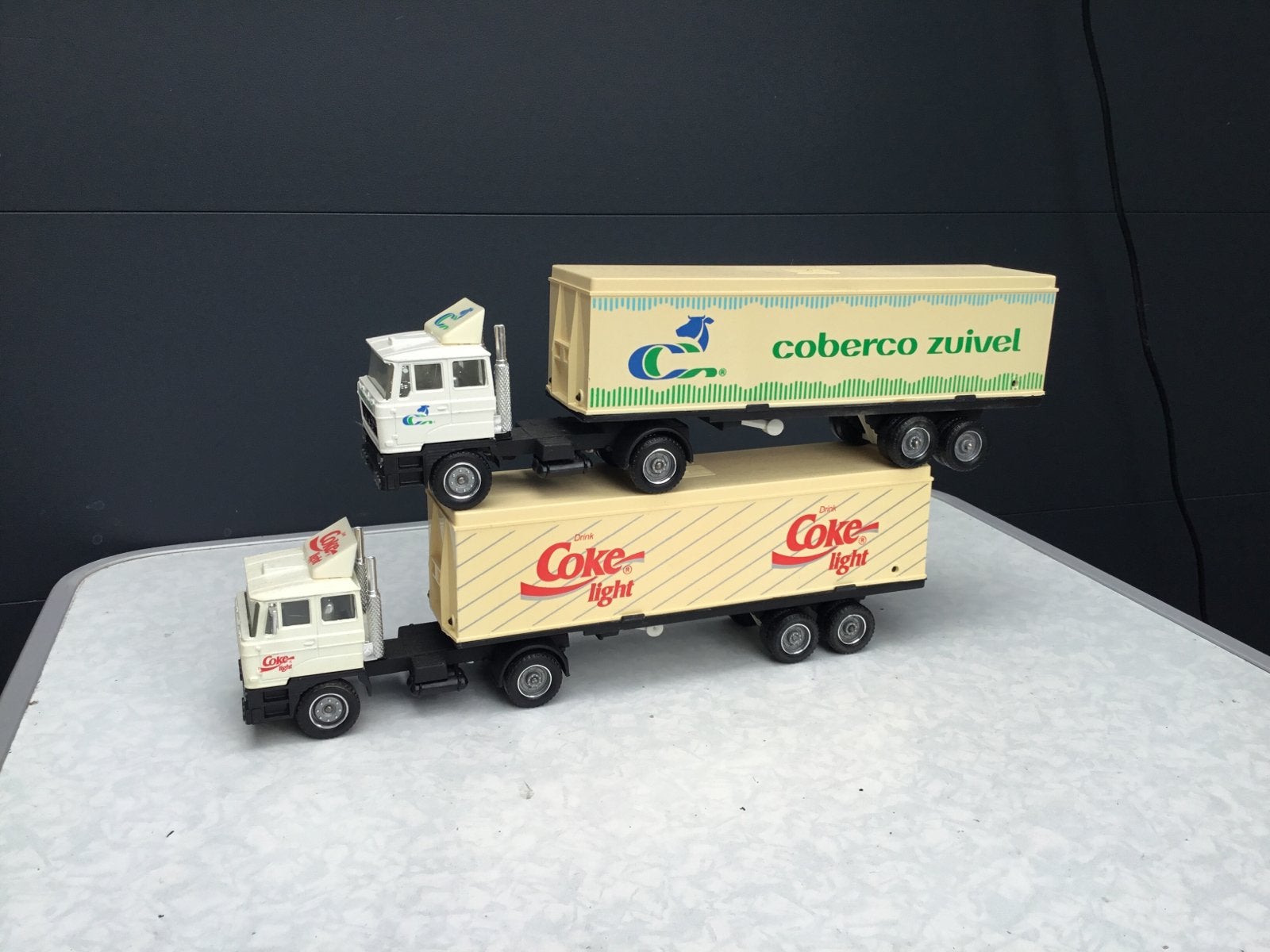 Solido 2 Daf F2800 Coca cola Coberco, Ophalen of Verzenden, Gebruikt, Bus of Vrachtwagen, Overige merken