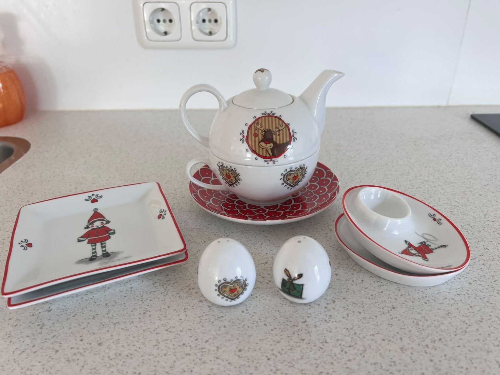 V&D Kerstservies, Ophalen, Overige merken, Keramiek, Zo goed als nieuw
