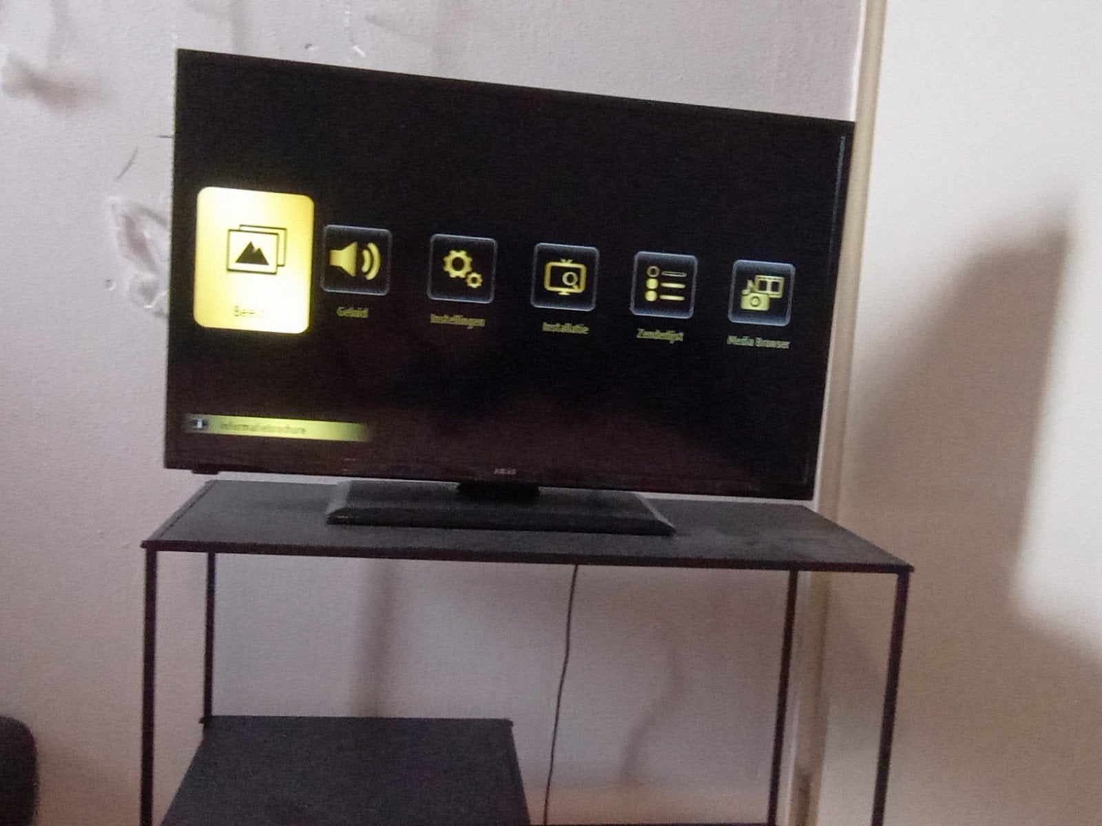 AKAI AL3224SMART 32 inch LED TV –incl. 2 afstandsbedieningen, 50 Hz, 80 tot 100 cm, Smart TV, Full HD (1080p)