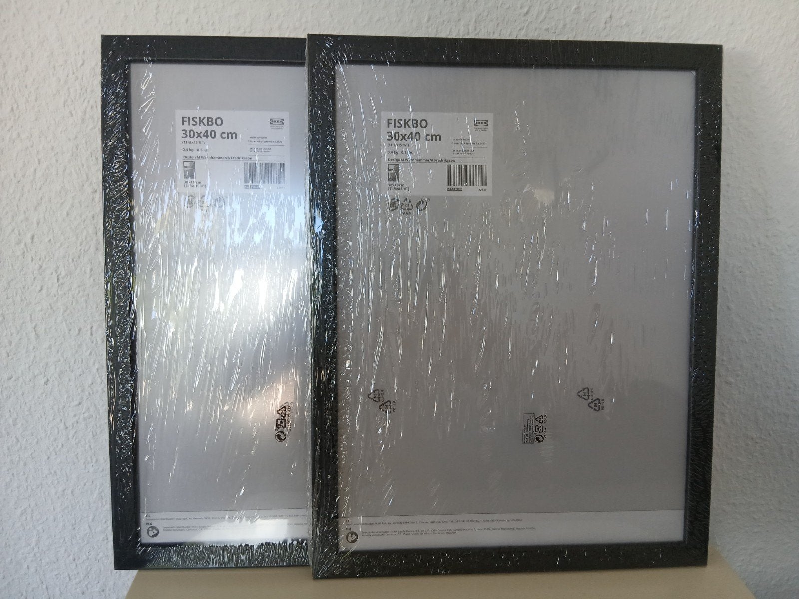 IKEA FISKBO fotolijst 30x40 cm - Zwart (2 stuks), Kunststof, 40 cm, Nieuw, Ophalen of Verzenden