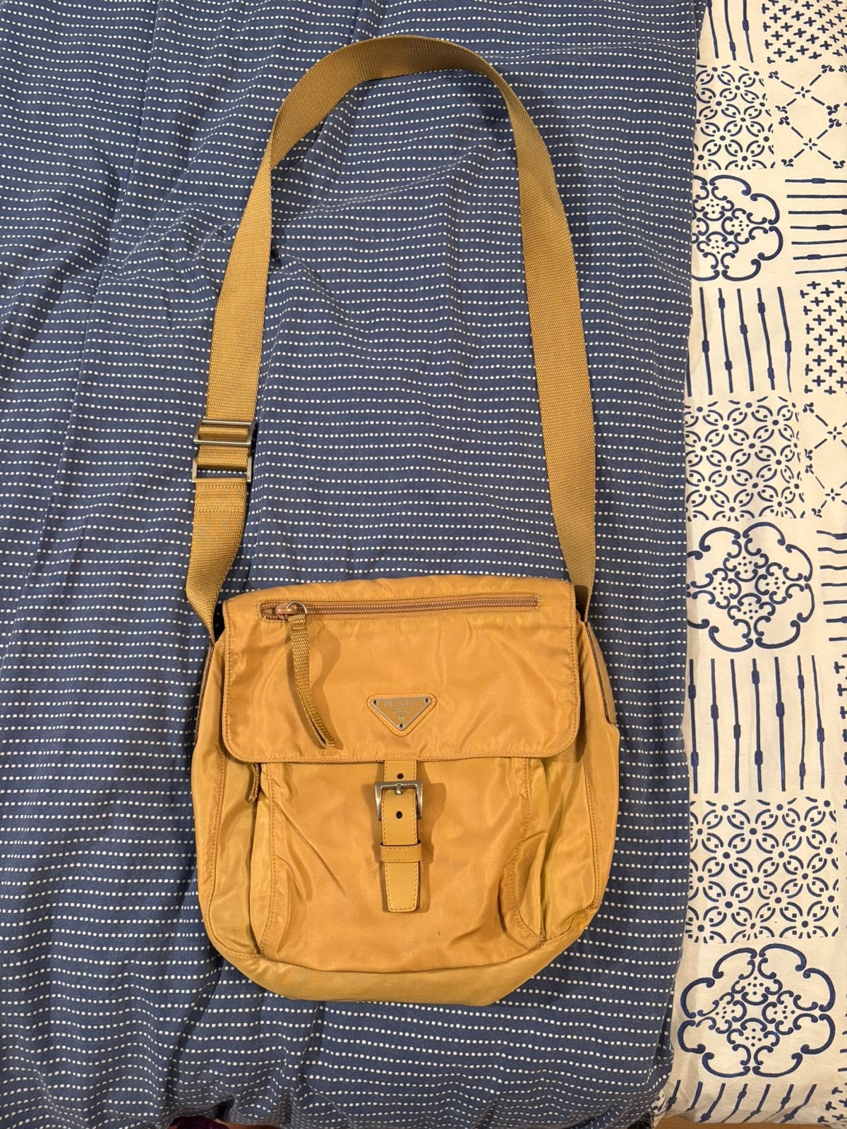 Prada Re-nylon schouder tas vintage, Ophalen of Verzenden, Zo goed als nieuw, Beige