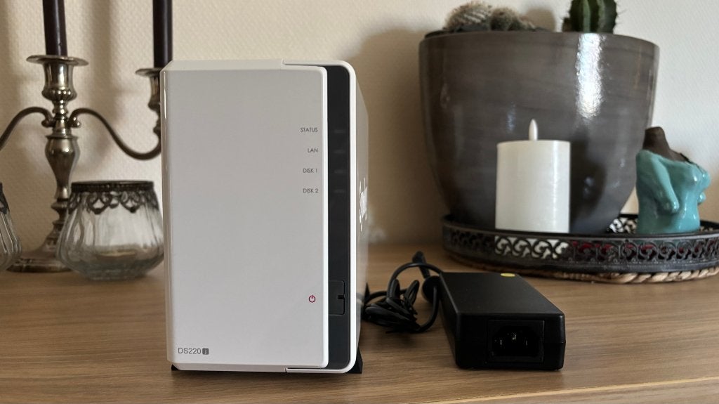Synology DS220J DSM 7.4 ( 1 keer gebruikt voor test ), Computers en Software, NAS, Zo goed als nieuw, Ophalen of Verzenden