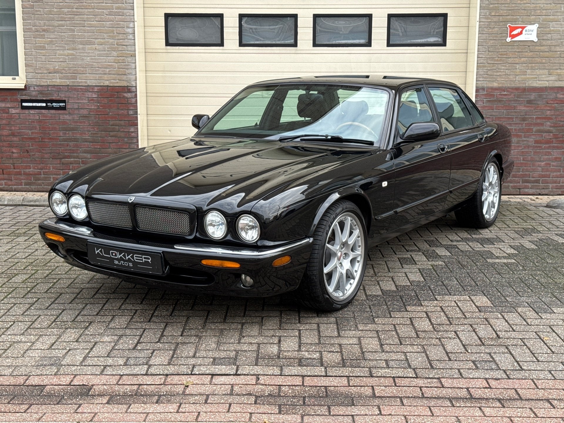 Jaguar XJR 4.0 V8 Supercharged | 19" Montreal | Youngtimer, Auto's, Achterwielaandrijving, Gebruikt, Zwart, 102 €/maand