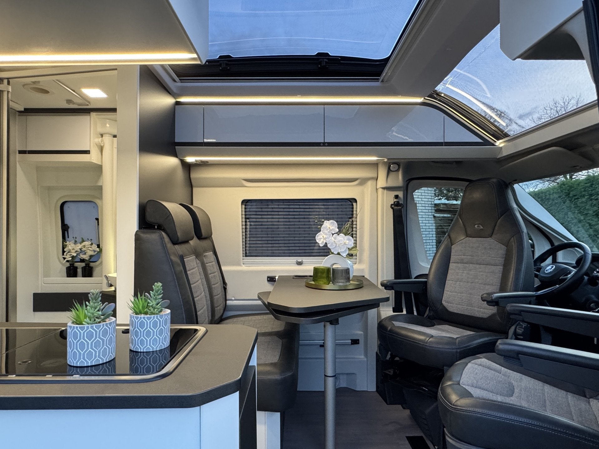 Adria Twin Supreme 640 SLB 140 pk AUTOMAAT 9-Traps Euro6 Fia, Caravans en Kamperen, Campers, Automaat, Buscamper of Camperbus