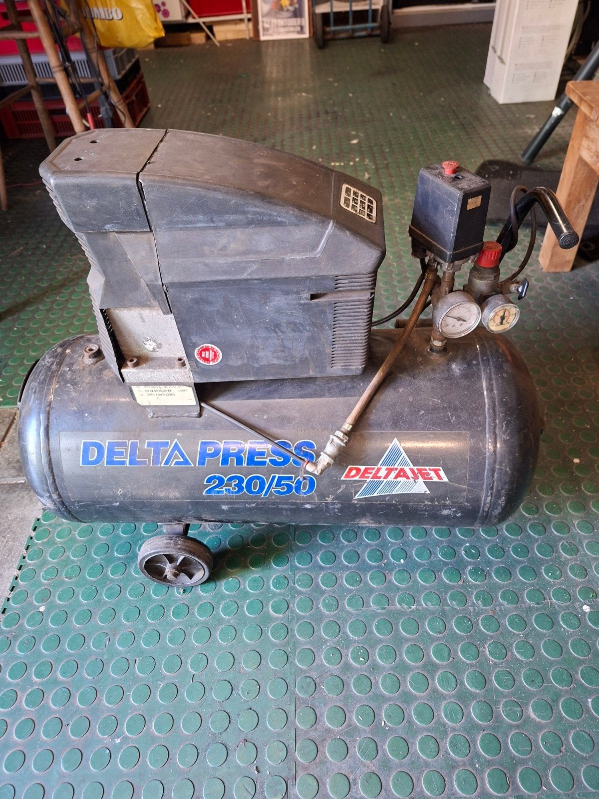 Delta Press 230/50 Compressor - 50L, 11 Bar, Doe-het-zelf en Verbouw, Compressors, Ophalen, Gebruikt, 6 tot 10 bar, 25 tot 100 liter