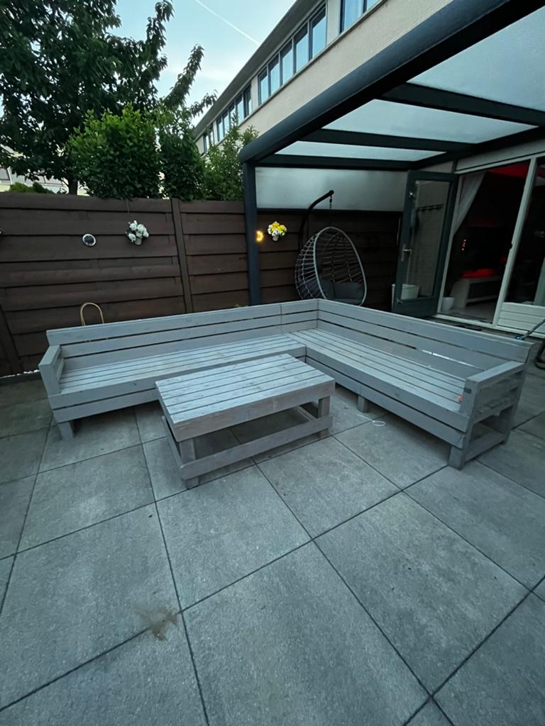 Mooie handgemaakte tuinbank loungebank met tafel, Ophalen of Verzenden, Zo goed als nieuw, Hout