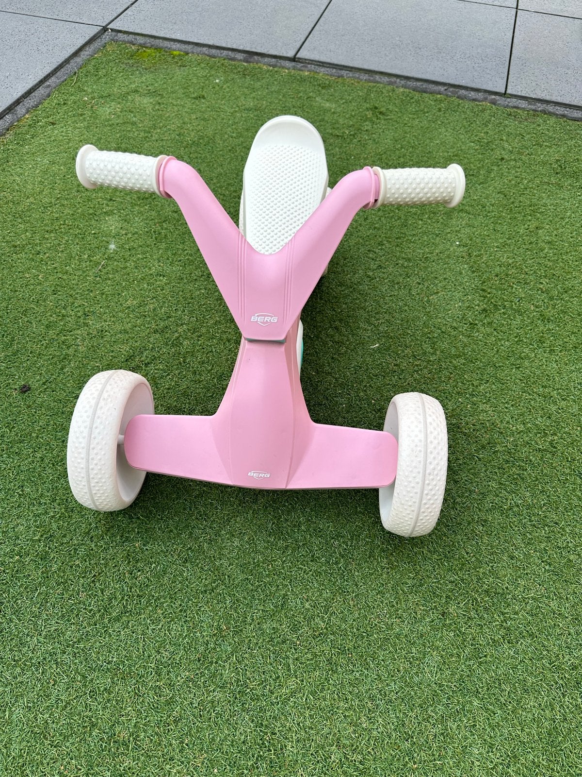 Berg Go 2 Loopfiets/Loopauto Roze - Perfect voor de kleintje, Ophalen, Zo goed als nieuw, Loopvoertuig