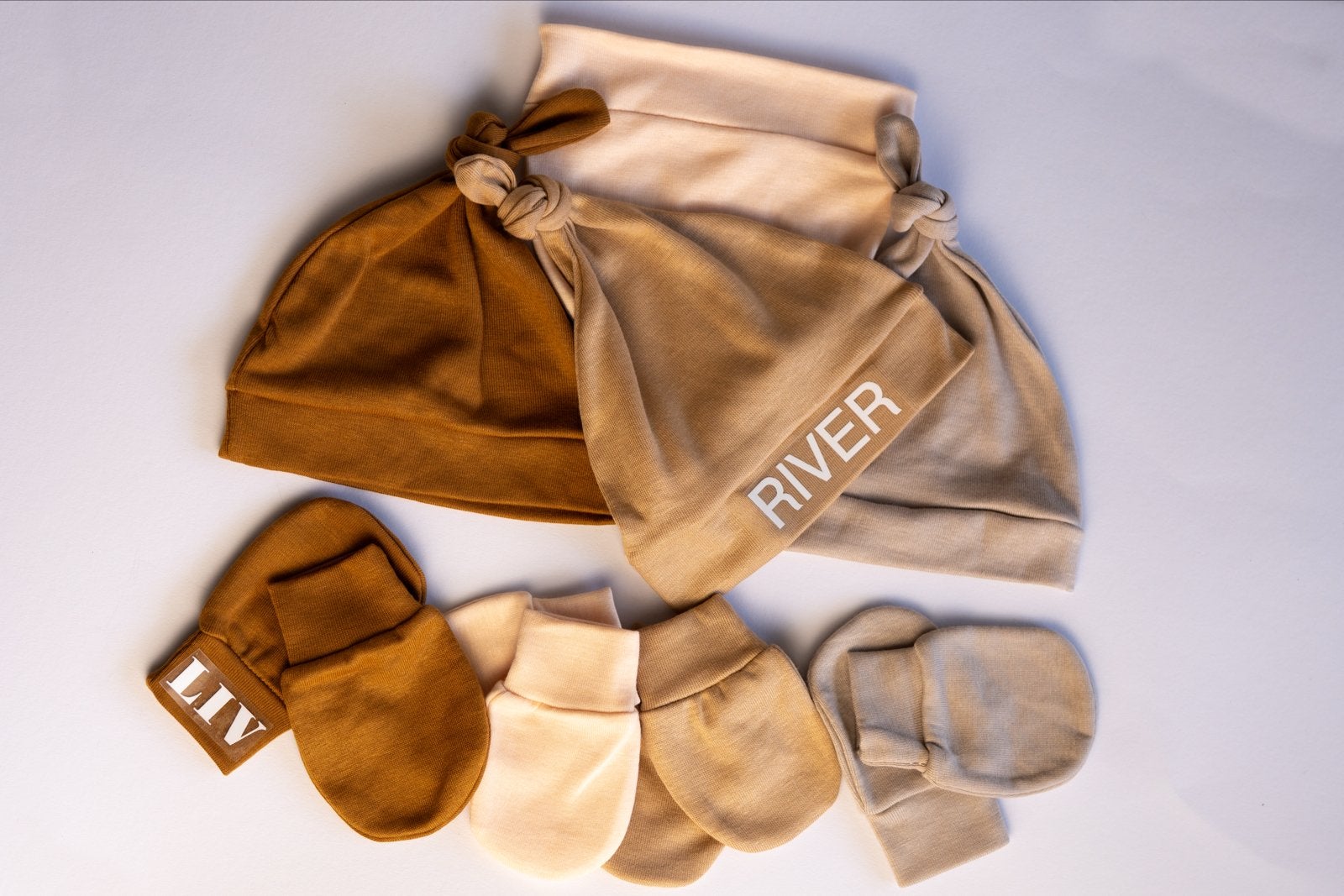 Babymutsjes en wantjes set - gepersonaliseerd, Kinderen en Baby's, Babykleding | Mutsen, Sjaals en Wanten, Maat 50, Ophalen of Verzenden